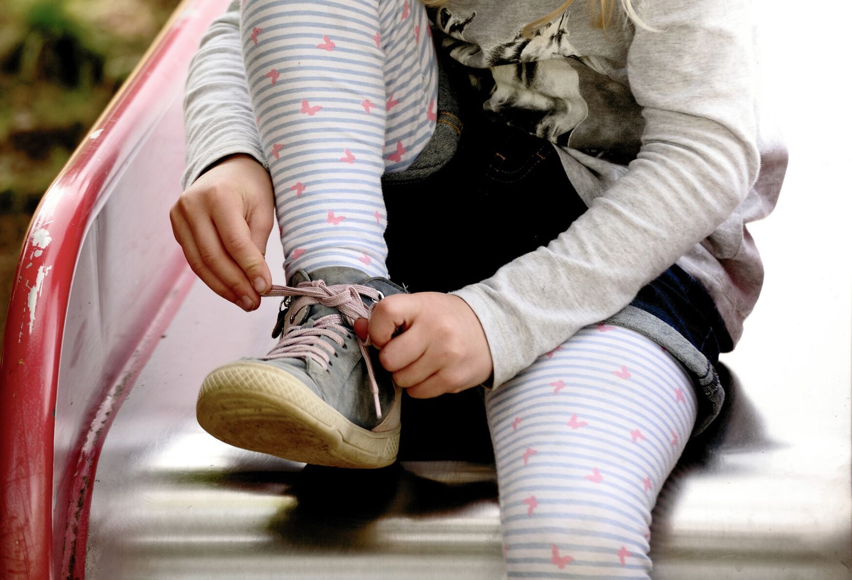Tying shoes